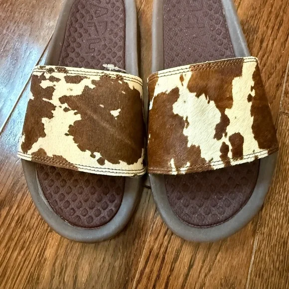 APL Brown Cow hair Slide Sandals. Size 6. Brand New w/out box - Picture 2 of 4